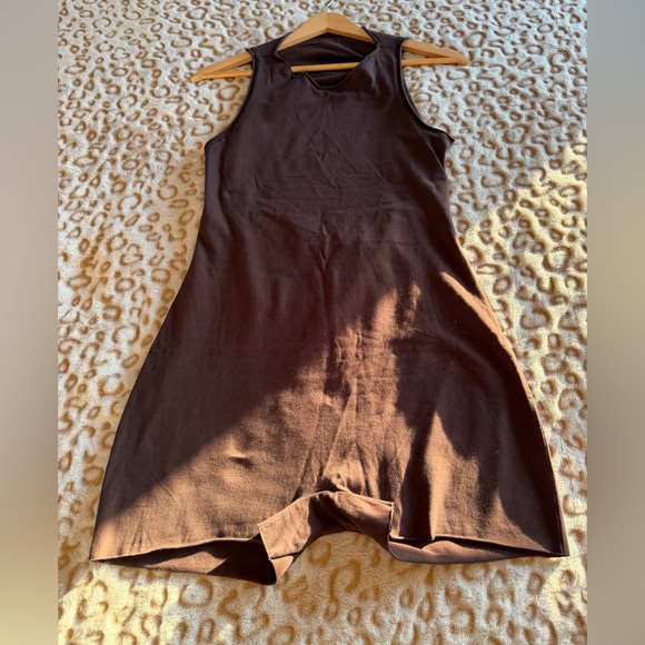 NEW! SKIMS Brown Fitness Wearable Women’s 
Size: L - Picture 6 of 9